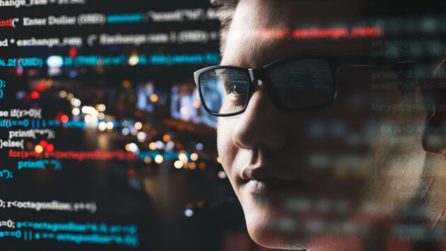 Webdesigner utilizando inteligência artificial para criar sites